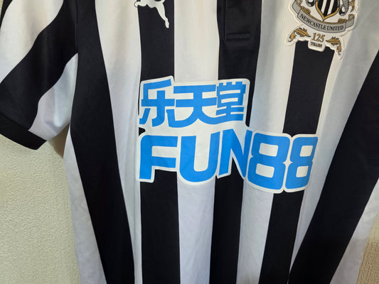Newcastle United 2017/18 Puma home shirt BNWT - Large