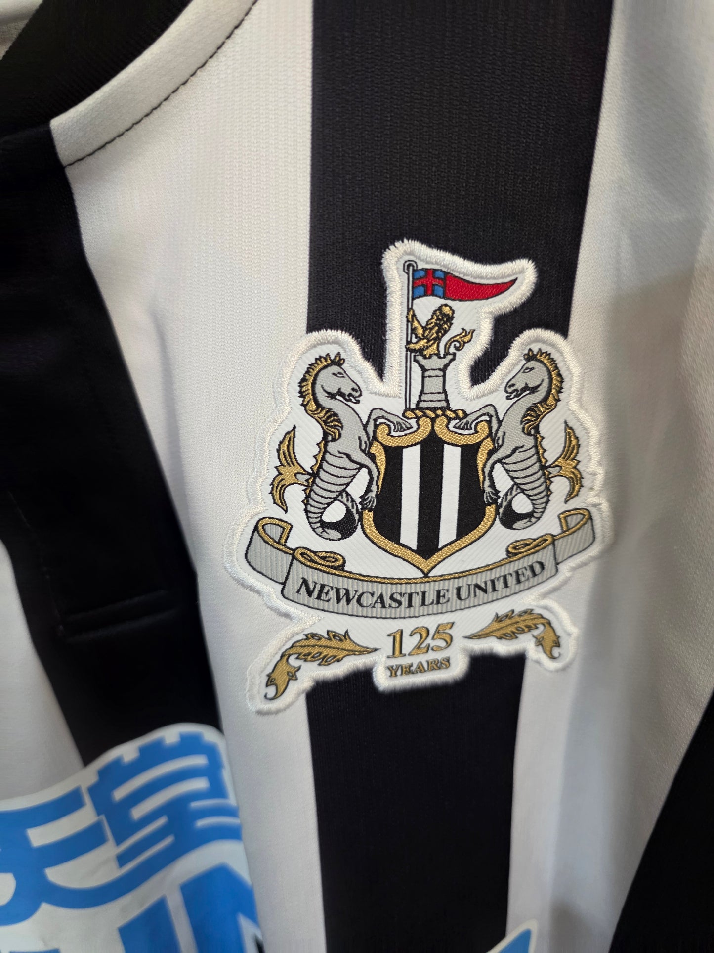 Newcastle United 2017/18 Puma home shirt BNWT - Large