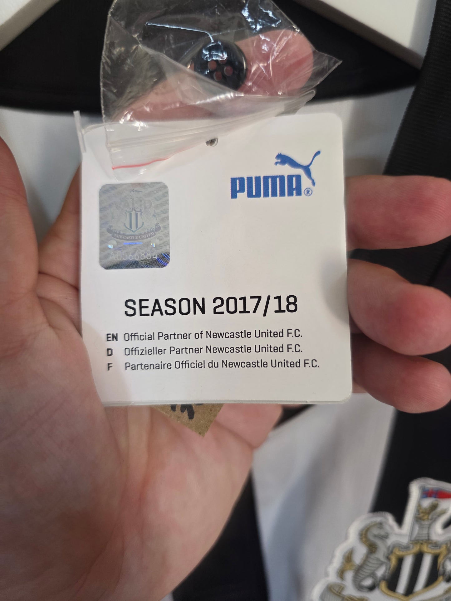 Newcastle United 2017/18 Puma home shirt BNWT - Large