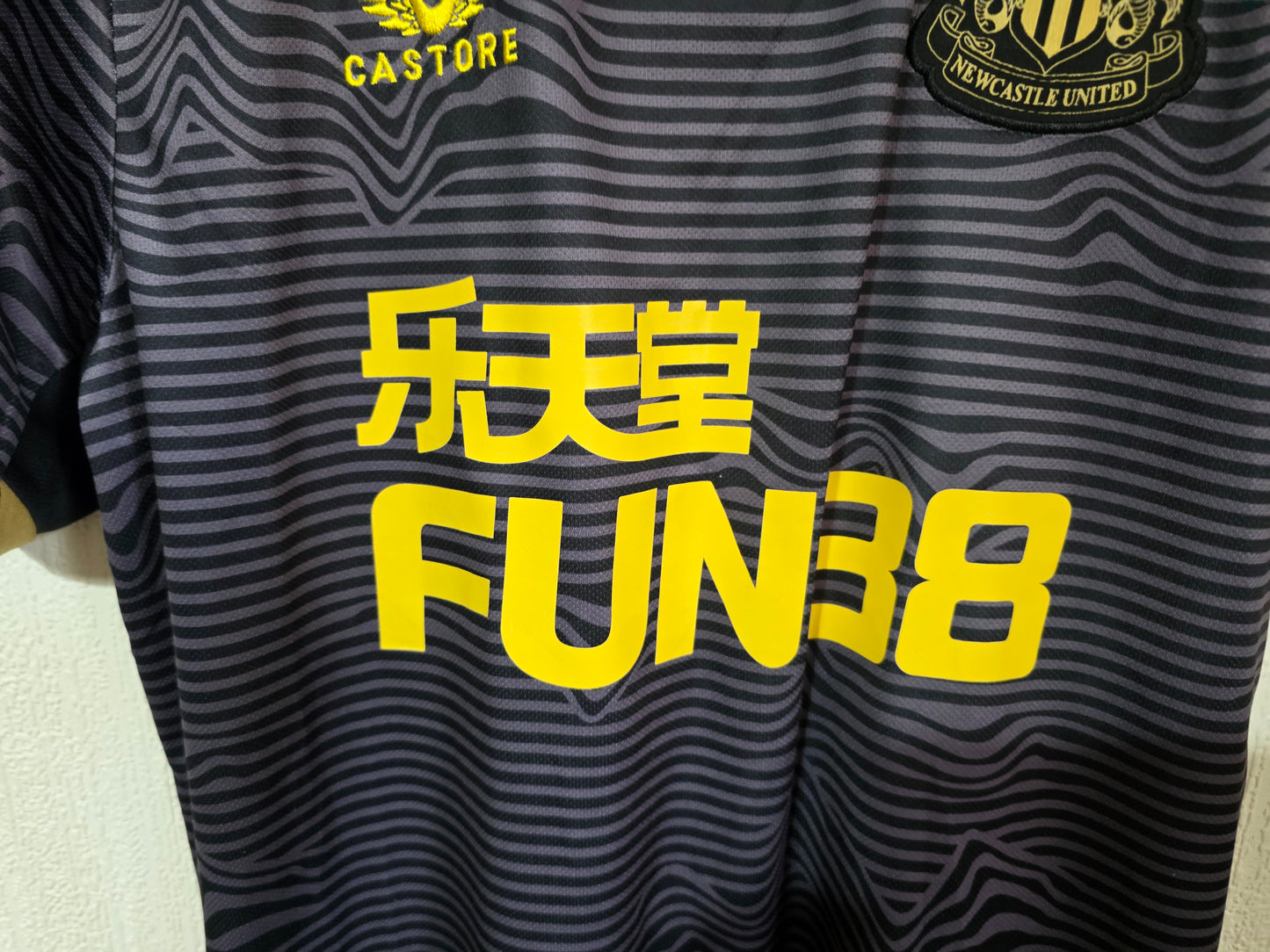 Newcastle United 2021/22 Castore third shirt #20 WOOD - XL