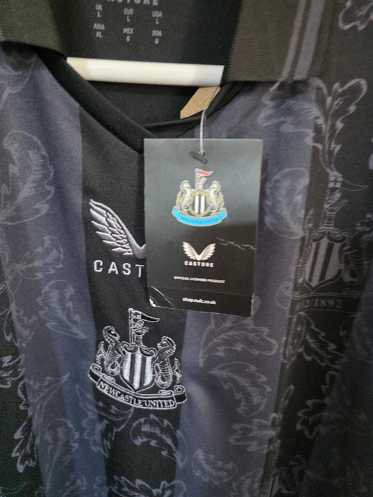 Newcastle United 2021/22 Castore fourth shirt BNWT - Large
