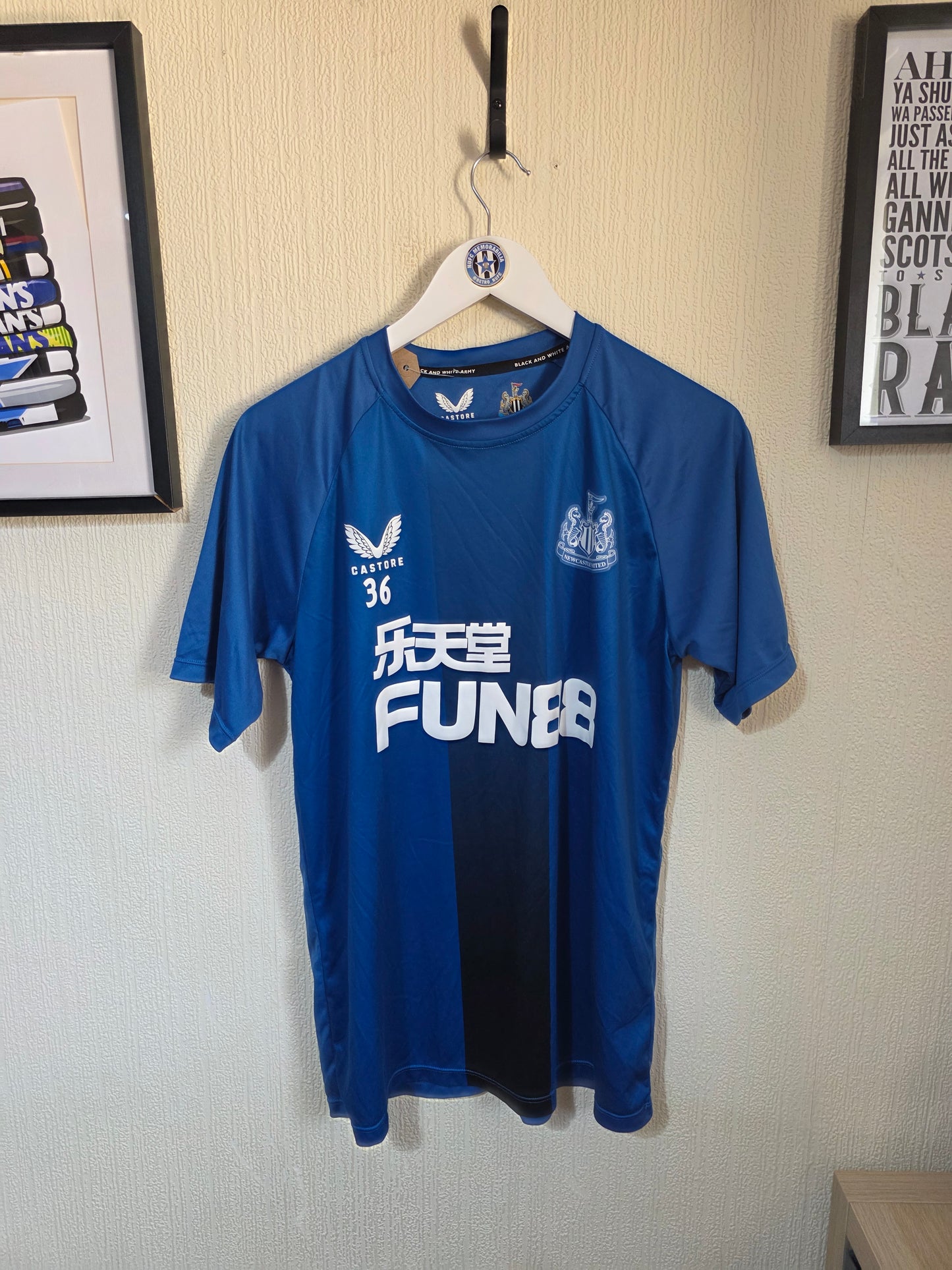 Newcastle United 2021/22 Castore player worn training shirt - Medium