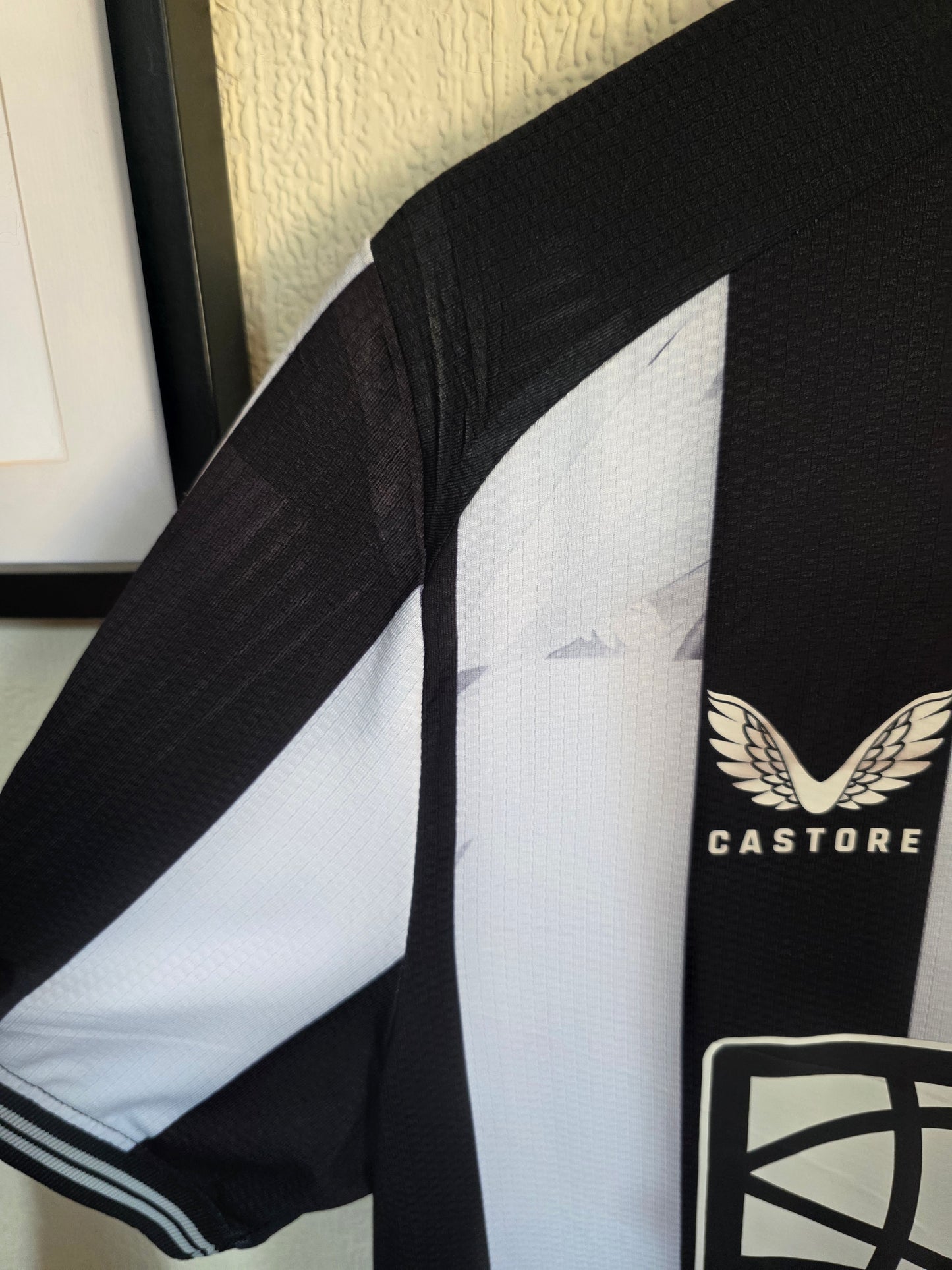Newcastle United 2023/24 Castore home shirt BNWT - XL