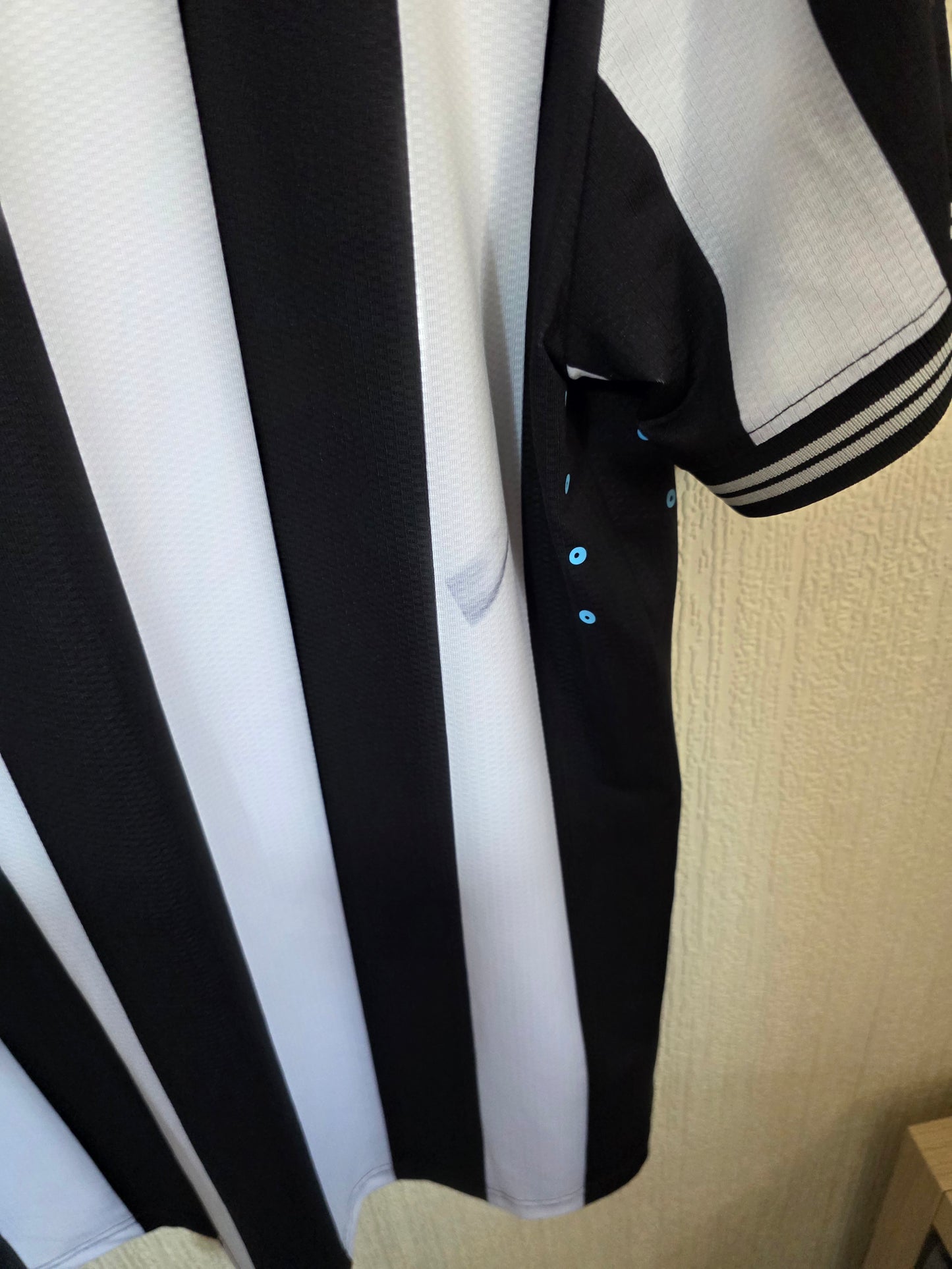 Newcastle United 2023/24 Castore home shirt BNWT - XL