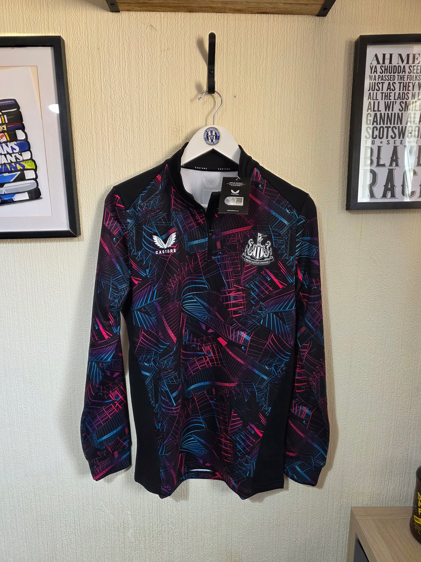 Newcastle United 2022/23 Castore stadium top BNWT - Small