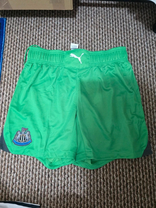 Newcastle united 2010/11 Puma Keepet Shorts BNWT - XL