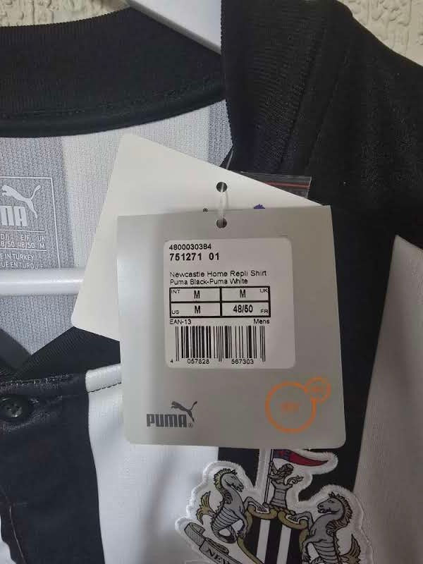 Newcastle United 2017/18 Home shirt, BNWT, Rafa Benitez Signed.