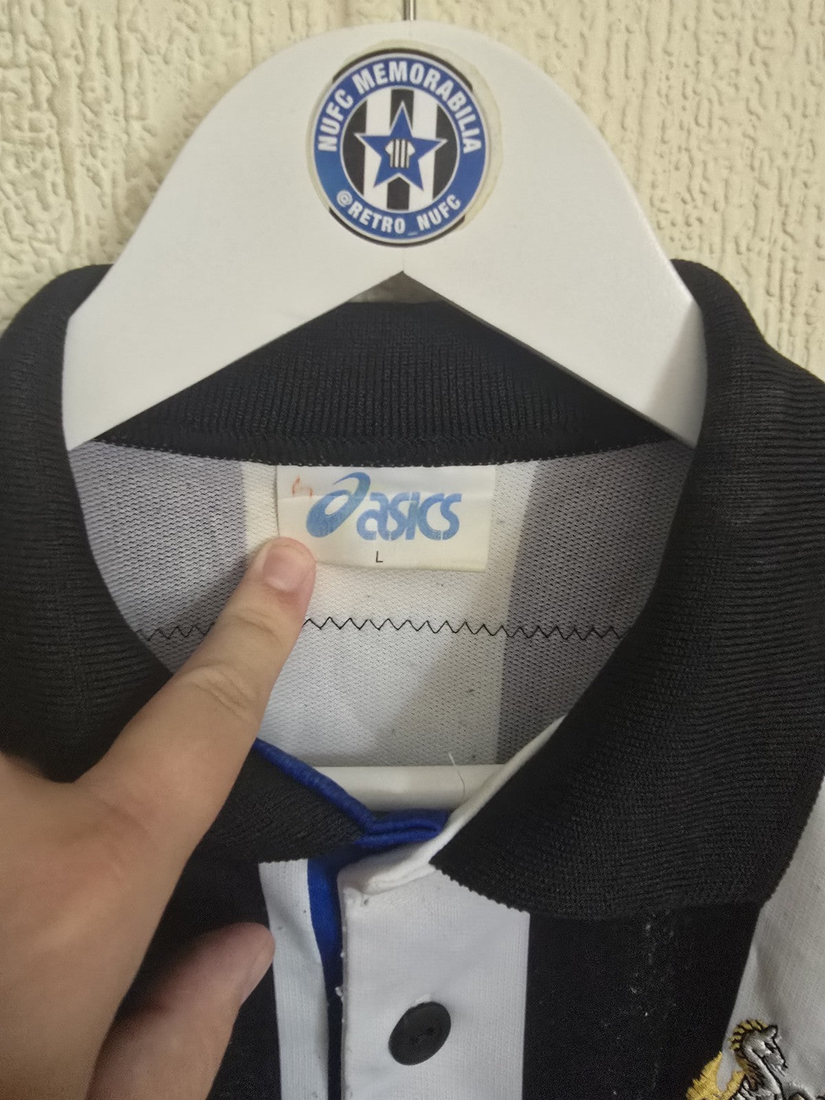 Newcastle United 1993/95 John Beresford Matchworn & Signed Home Shirt.