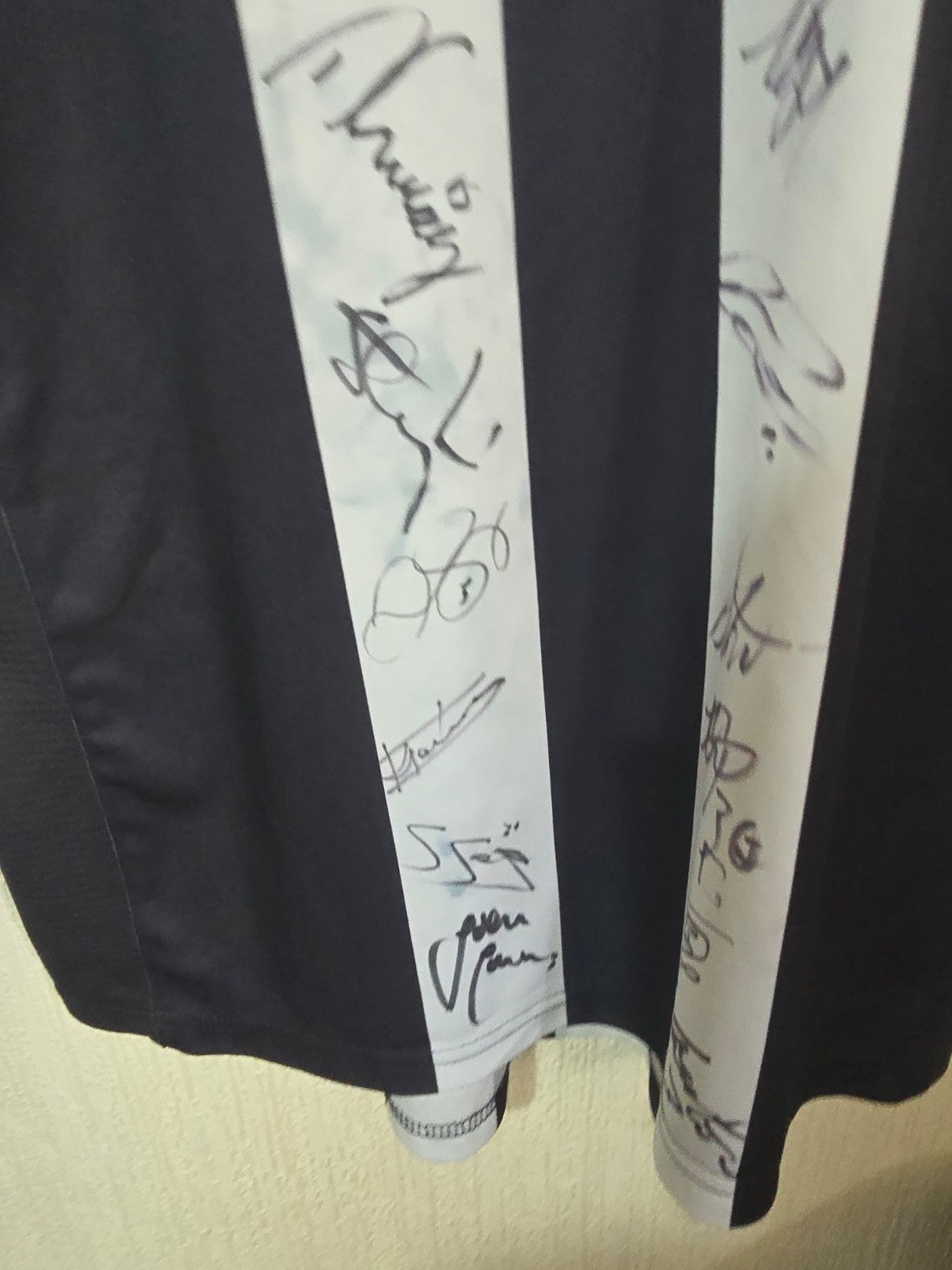 Newcastle United 2011/12 #25 LUALUA matchworn & Squad signed home shirt