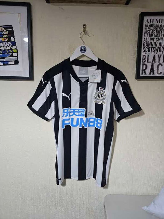 Newcastle United 2017/18 Home shirt, BNWT, Rafa Benitez Signed.
