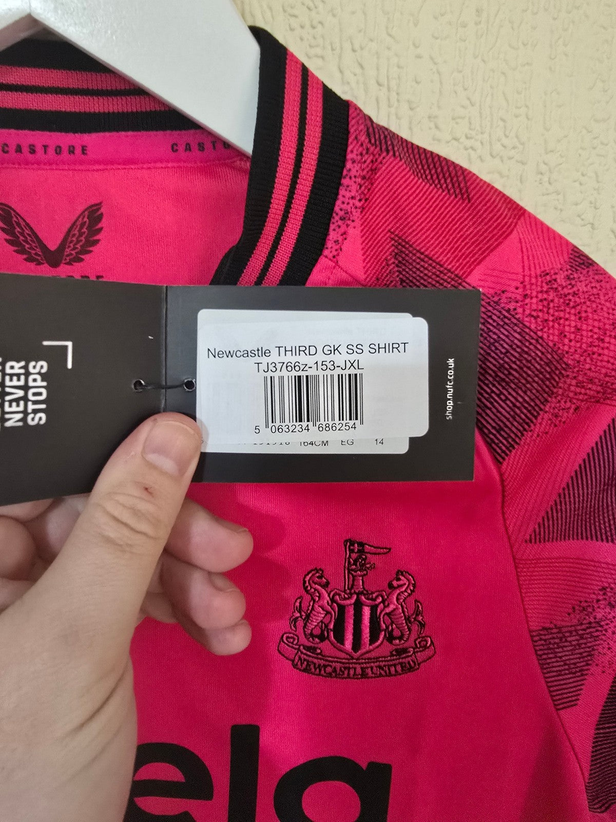 Newcastle United 2023/24 Keeper Shirts, BNWT - Junior XL