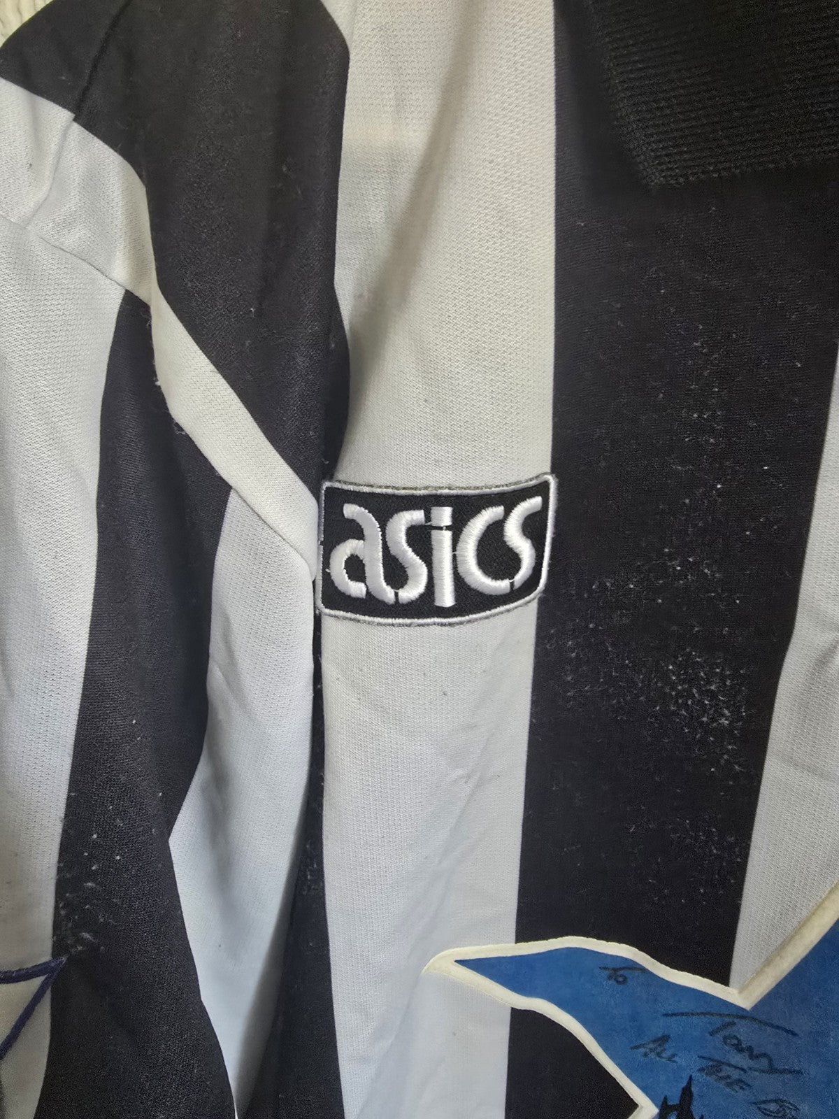 Newcastle United 1993/95 John Beresford Matchworn & Signed Home Shirt.