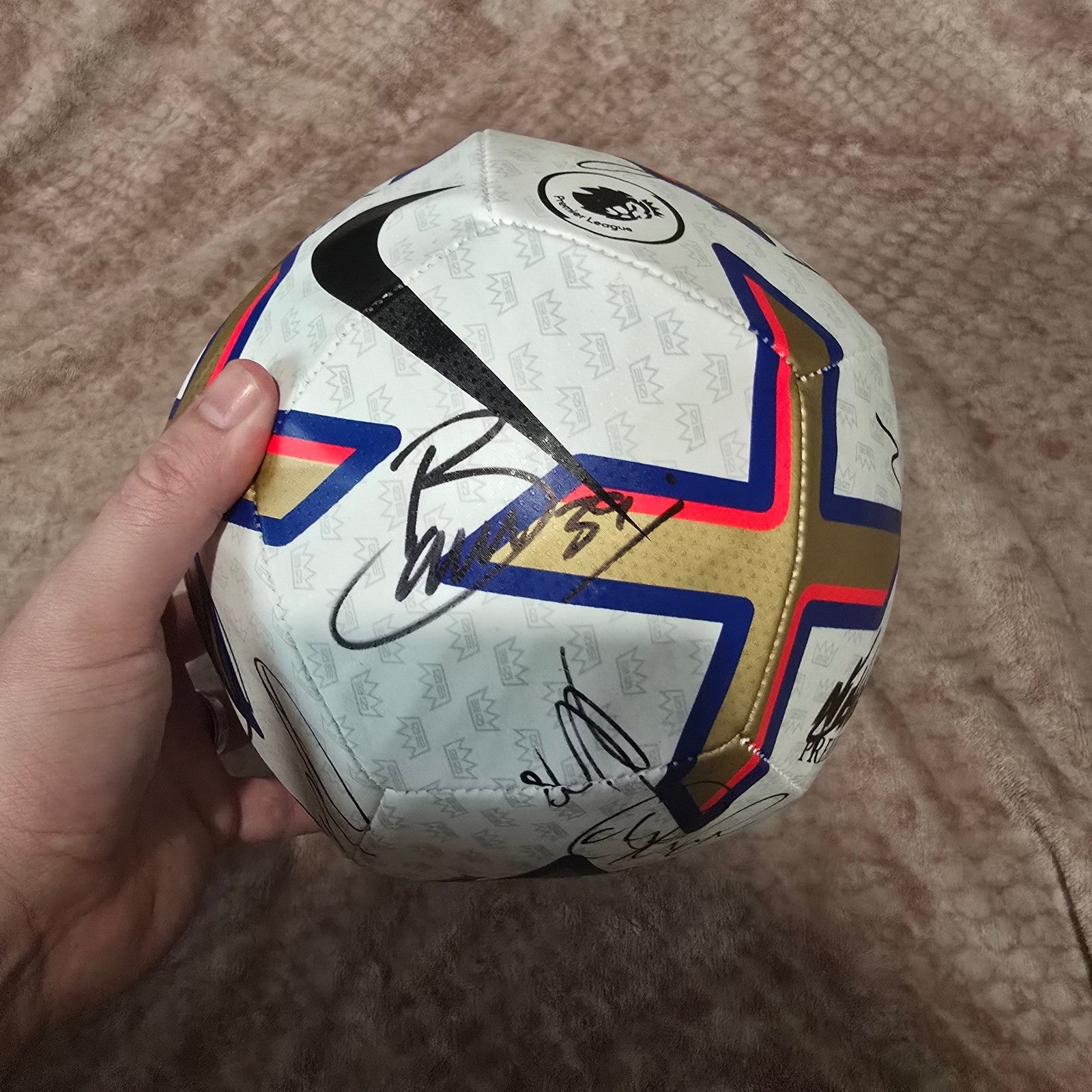 Newcastle United 2022/23 Squad signed football with COA