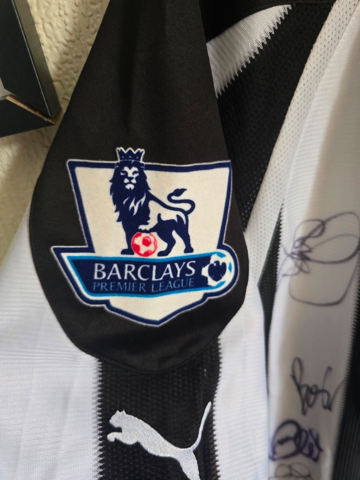 Newcastle United 2010/11 #27 TAYLOR Matchworn/Signed home shirt