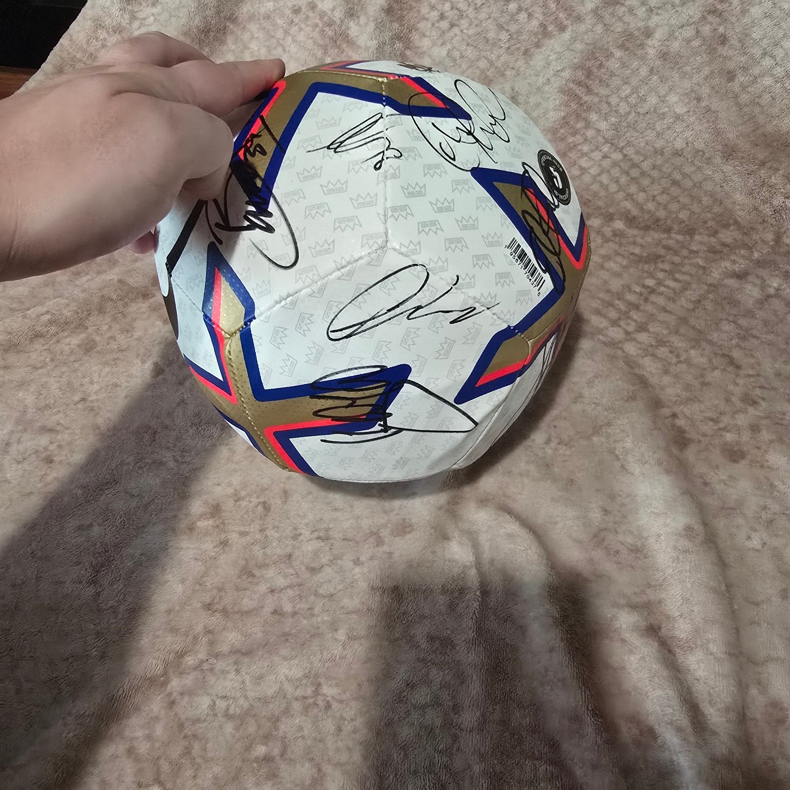 Newcastle United 2022/23 Squad signed football with COA