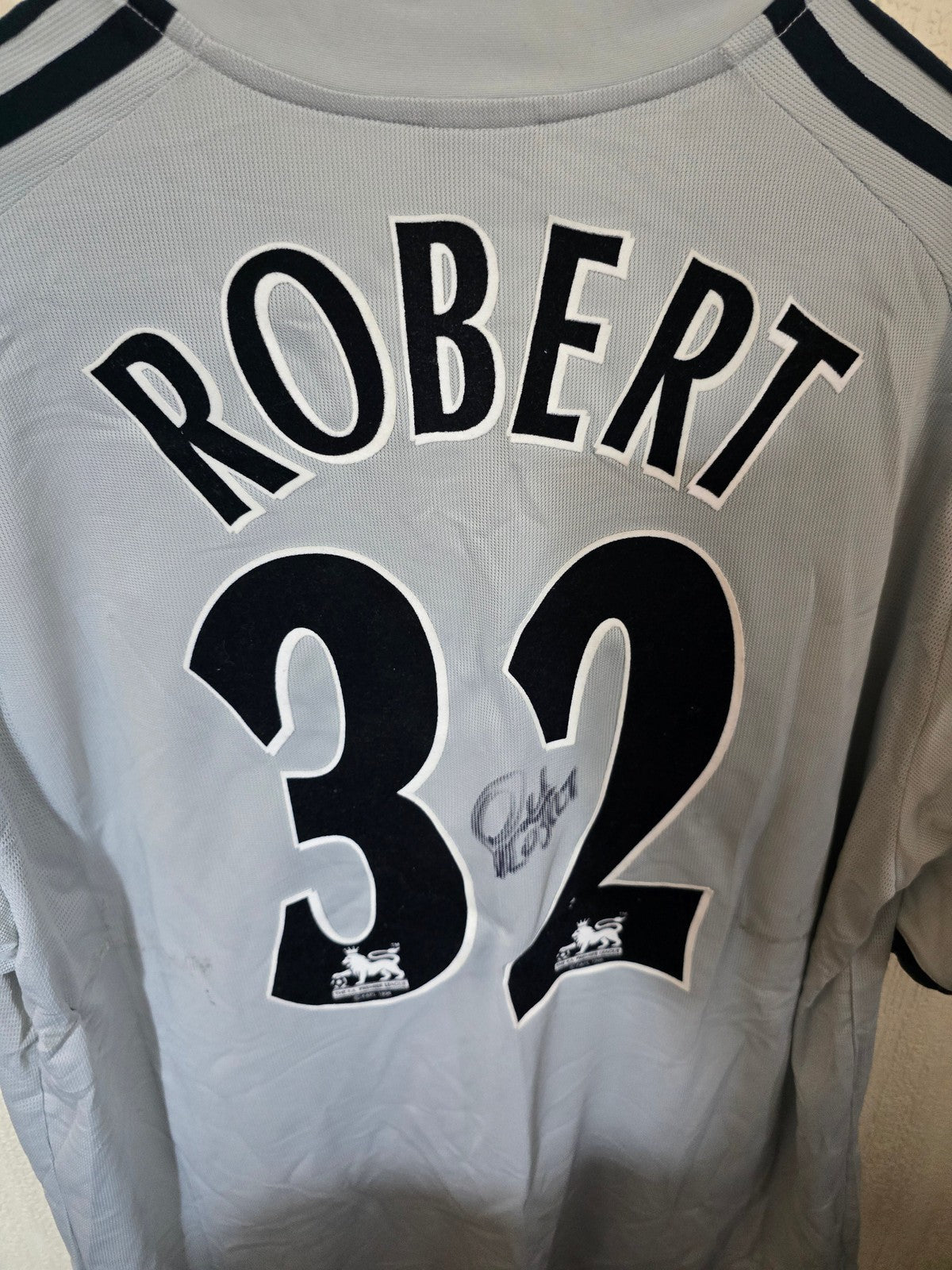 Newcastle United 2002/03 Laurent Robert matchworn/issued away shirt