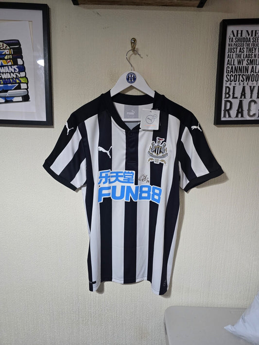 Newcastle United 2017/18 Home shirt, BNWT, Rafa Benitez Signed