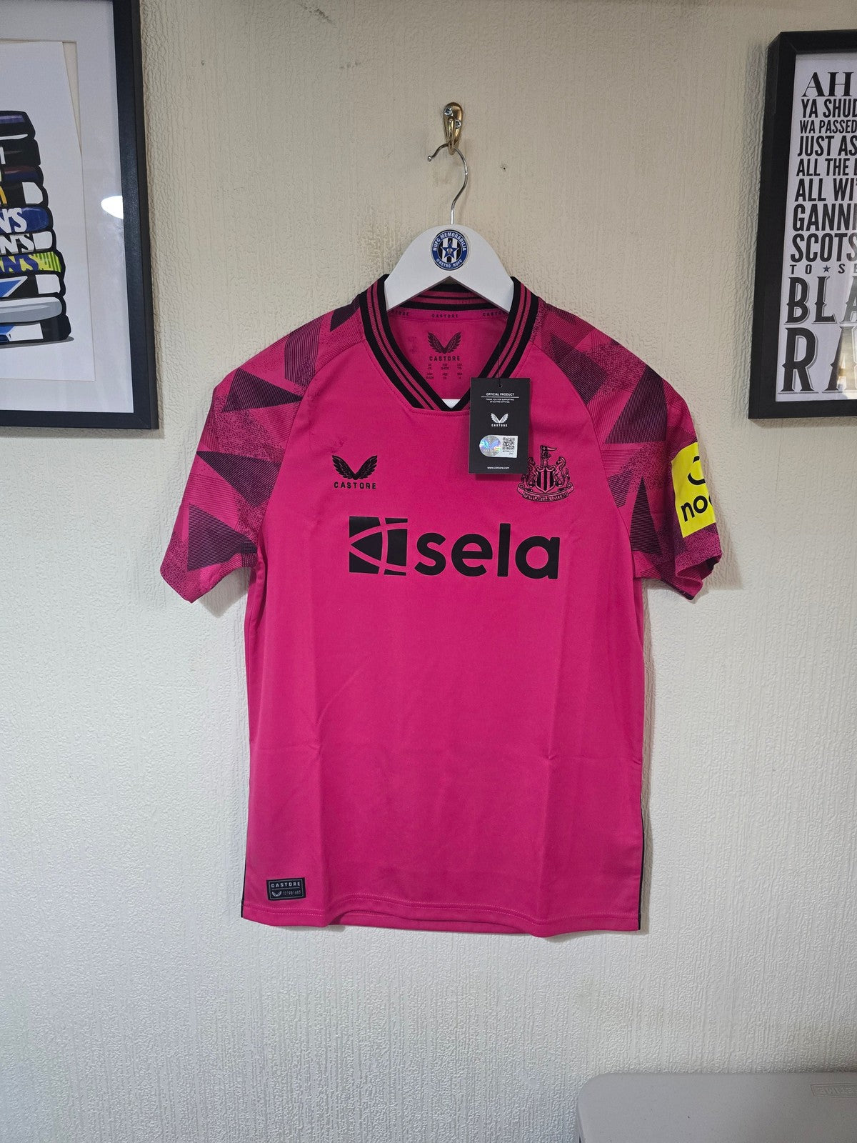Newcastle United 2023/24 Keeper Shirts, BNWT - Junior XL