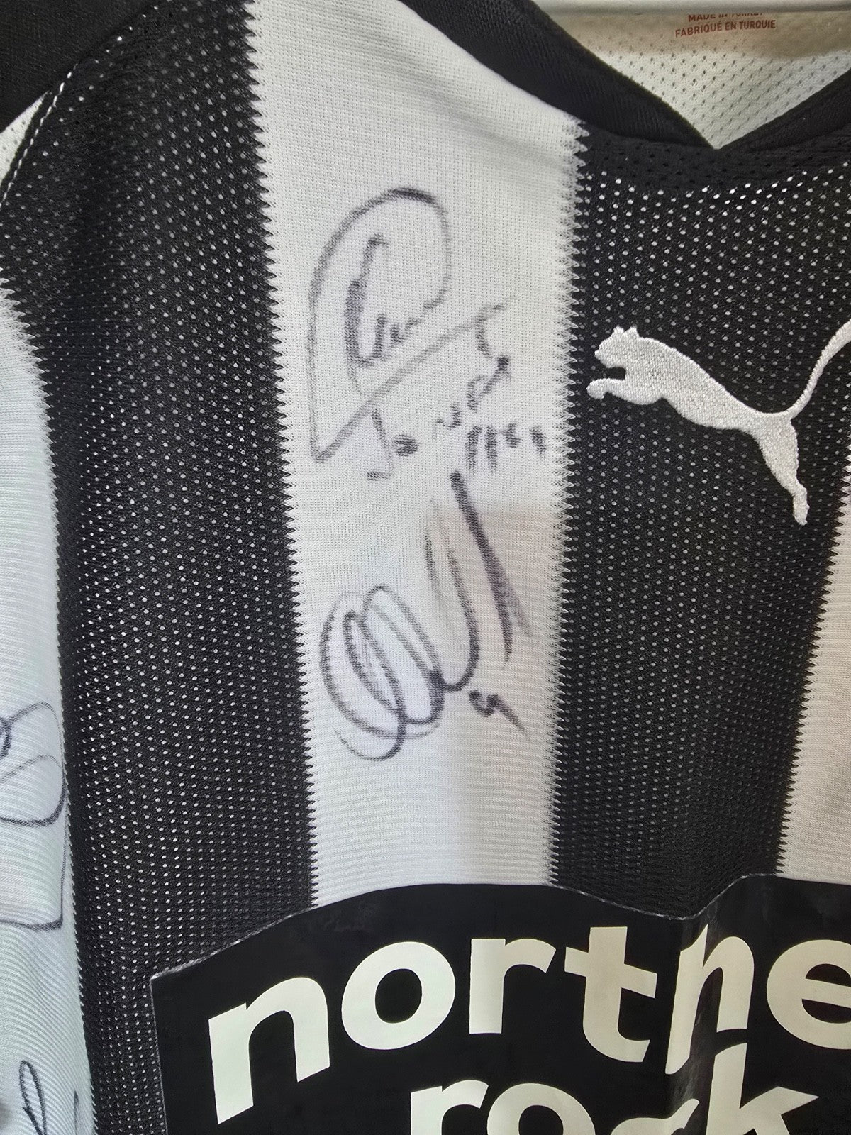 Newcastle United 2010/11 #27 TAYLOR Matchworn/Signed home shirt