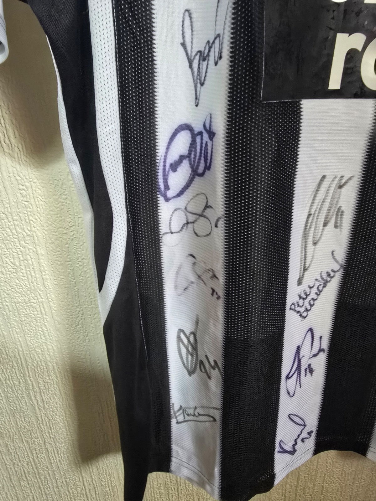 Newcastle United 2010/11 #27 TAYLOR Matchworn/Signed home shirt