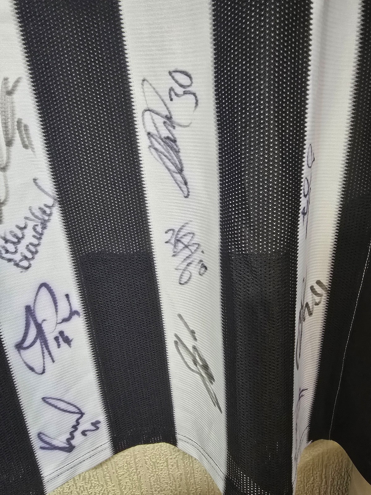 Newcastle United 2010/11 #27 TAYLOR Matchworn/Signed home shirt