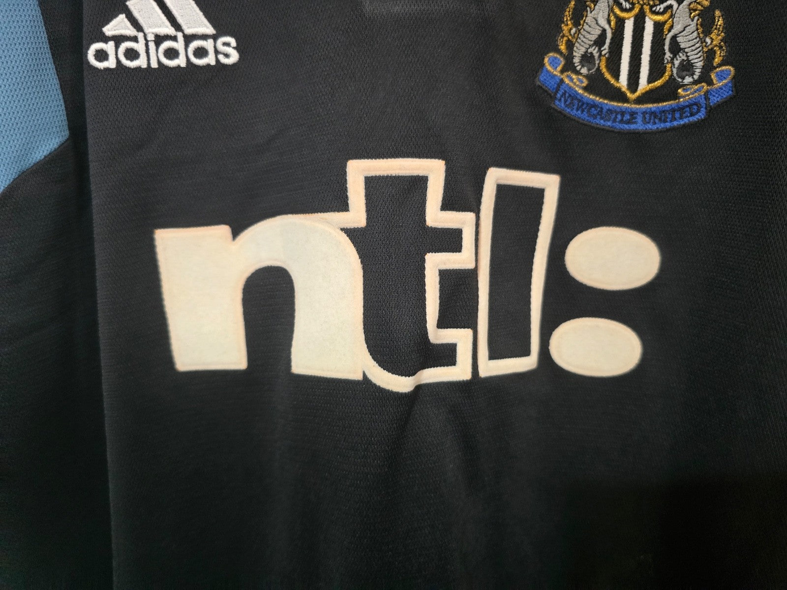Newcastle United 2000/01 Matchworn Kieron Dyer away shirt V Southampton