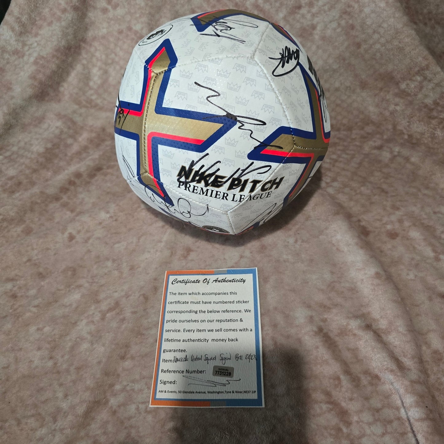 Newcastle United 2022/23 Squad signed football with COA