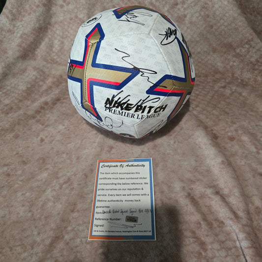 Newcastle United 2022/23 Squad signed football with COA