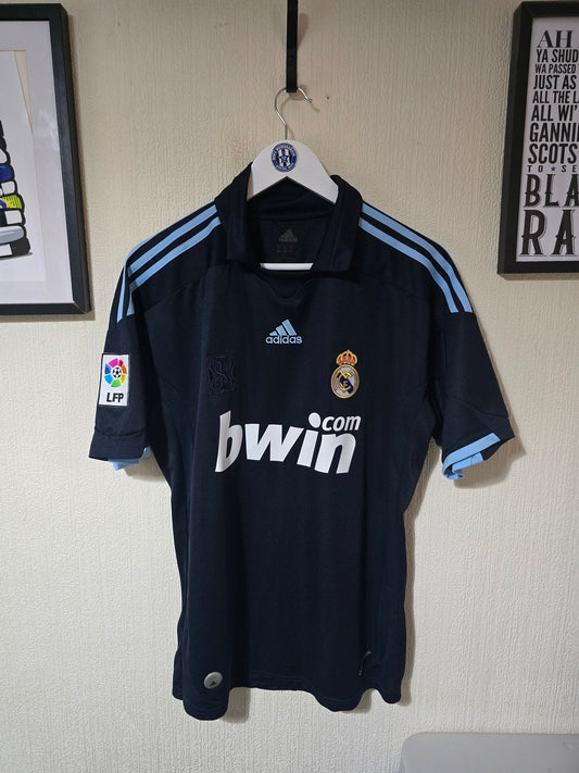 Real Madrid 2009/10 Adidas away shirt, #8 KAKA - Medium