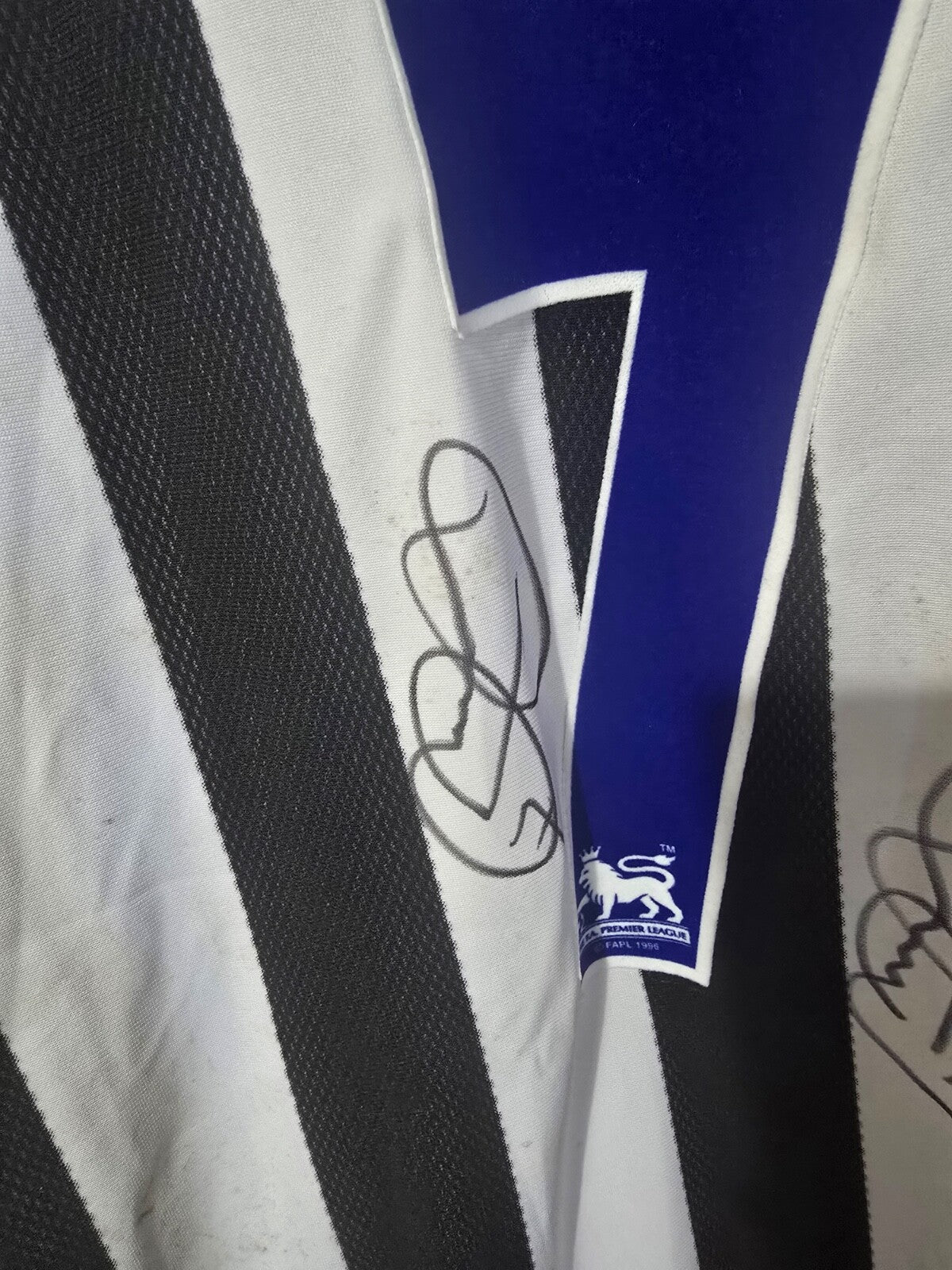 Newcastle United Jermaine Jenas Matchworn home shirt v Man city 2003 with COA