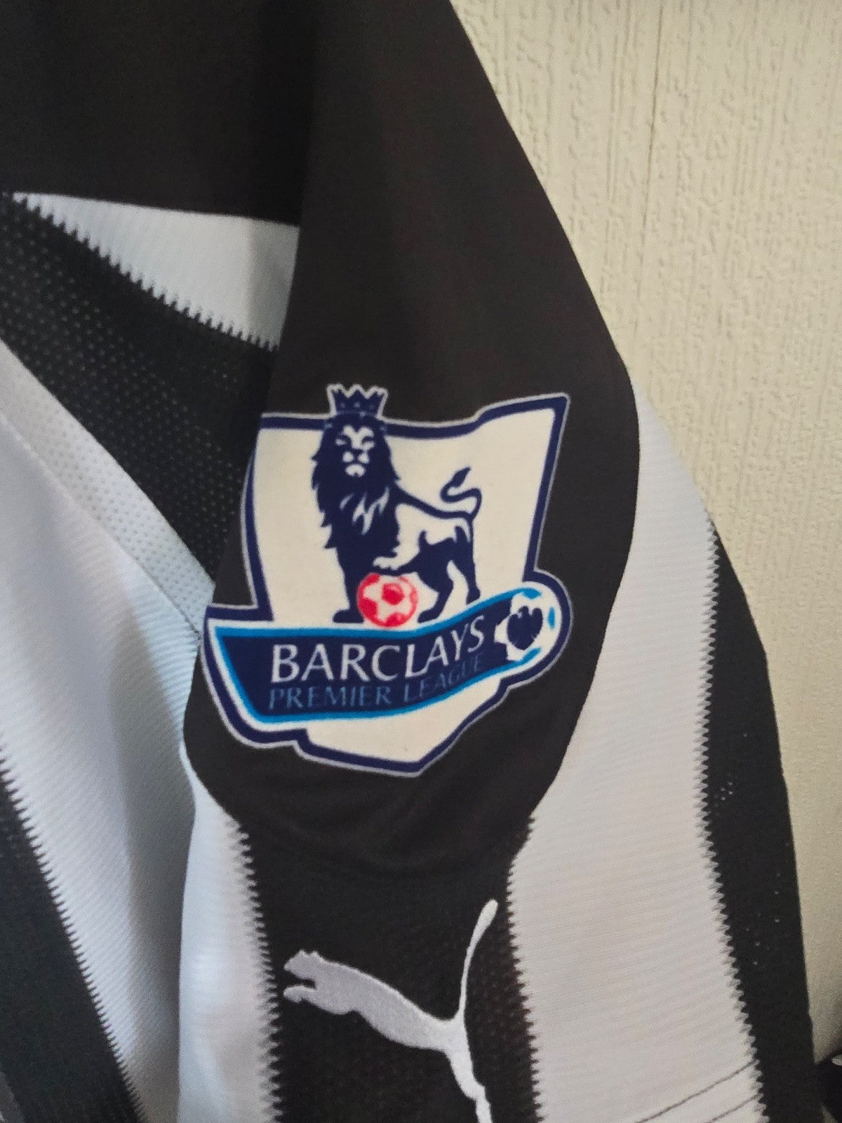Newcastle United 2010/11 #27 TAYLOR Matchworn/Signed home shirt