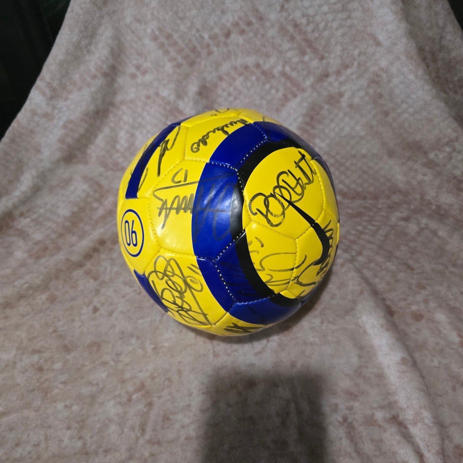 Newcastle United 2004/05 Signed football with COA