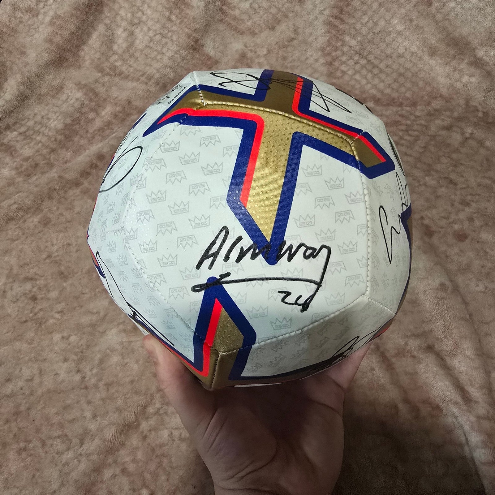 Newcastle United 2022/23 Squad signed football with COA