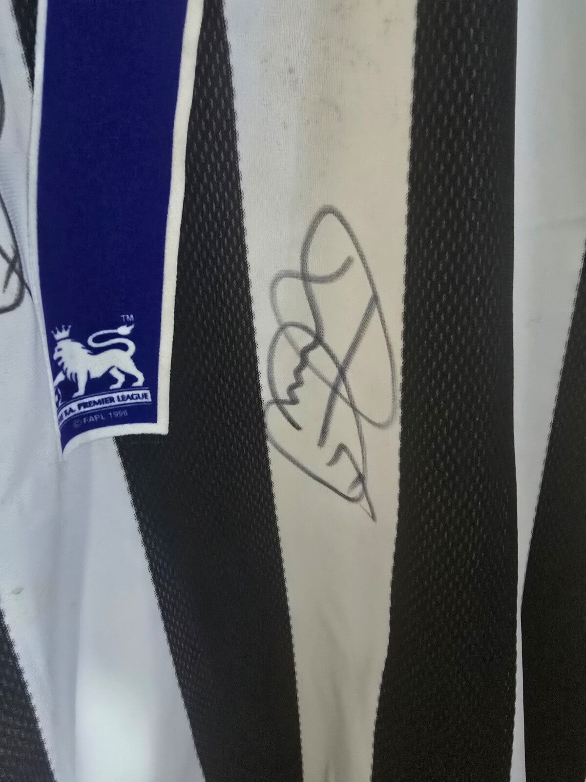 Newcastle United Jermaine Jenas Matchworn home shirt v Man city 2003 with COA