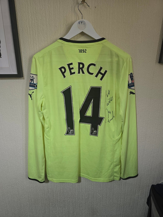 Newcastle United 2012/13 James Perch matchworn and signed shirt v Man Utd