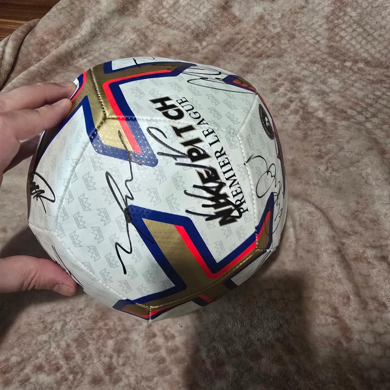 Newcastle United 2022/23 Squad signed football with COA