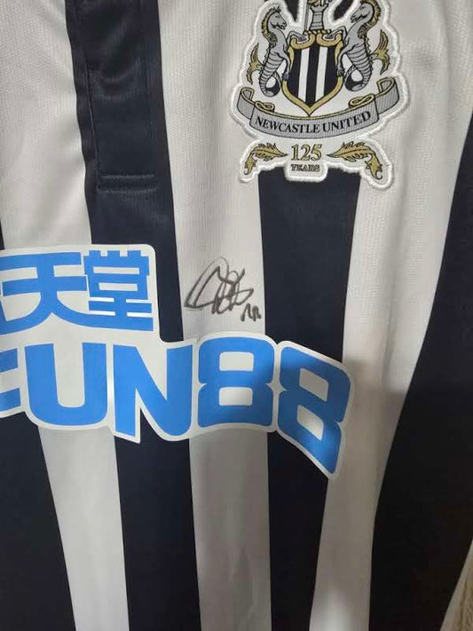 Newcastle United 2017/18 Home shirt, BNWT, Rafa Benitez Signed.