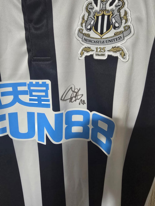 Newcastle United 2017/18 Home shirt, BNWT, Rafa Benitez Signed