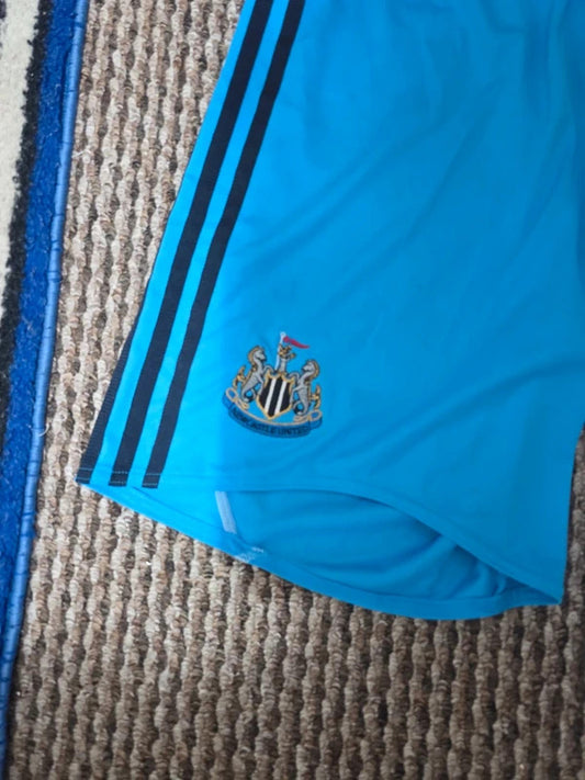 Newcastle United 2009/10 Adidas keeper shorts- 38in
