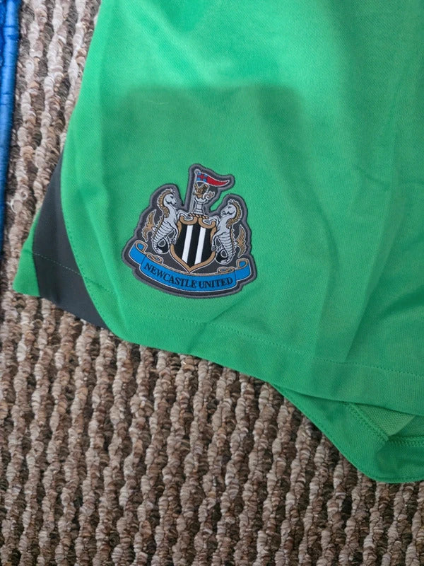 Newcastle united 2010/11 Puma Keepet Shorts BNWT - XL