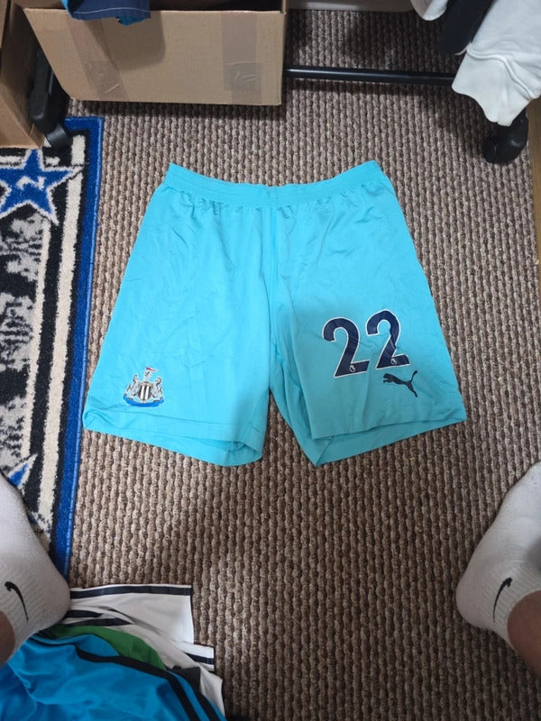 Newcastle United 2018/19 Yedlin worn puma shorts - Large