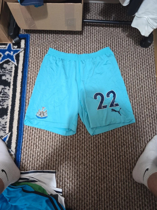 Newcastle United 2018/19 Yedlin worn puma shorts - Large