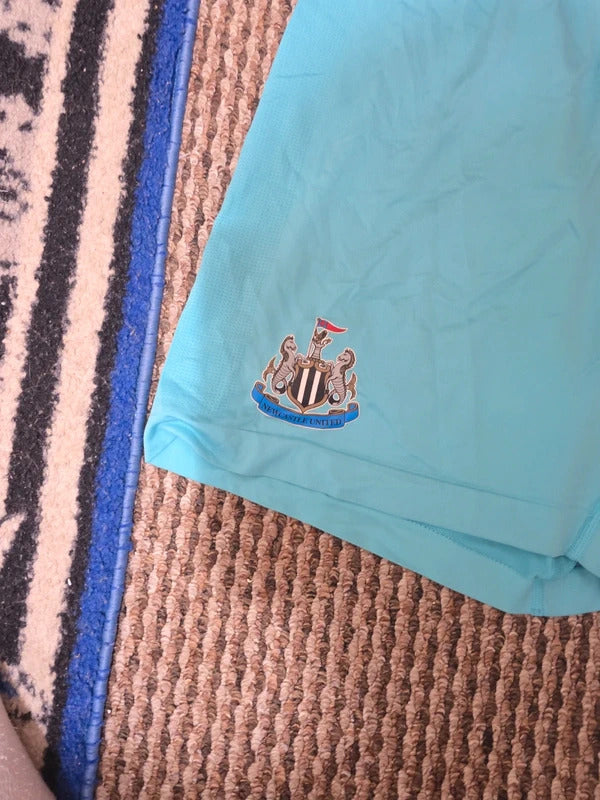 Newcastle United 2018/19 Yedlin worn puma shorts - Large