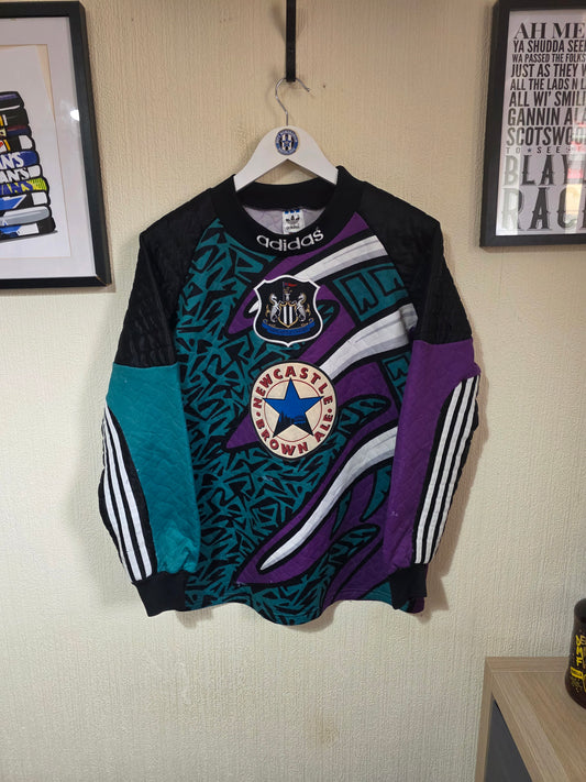 Newcastle United 1995/96 Adidas keeper shirt - Small