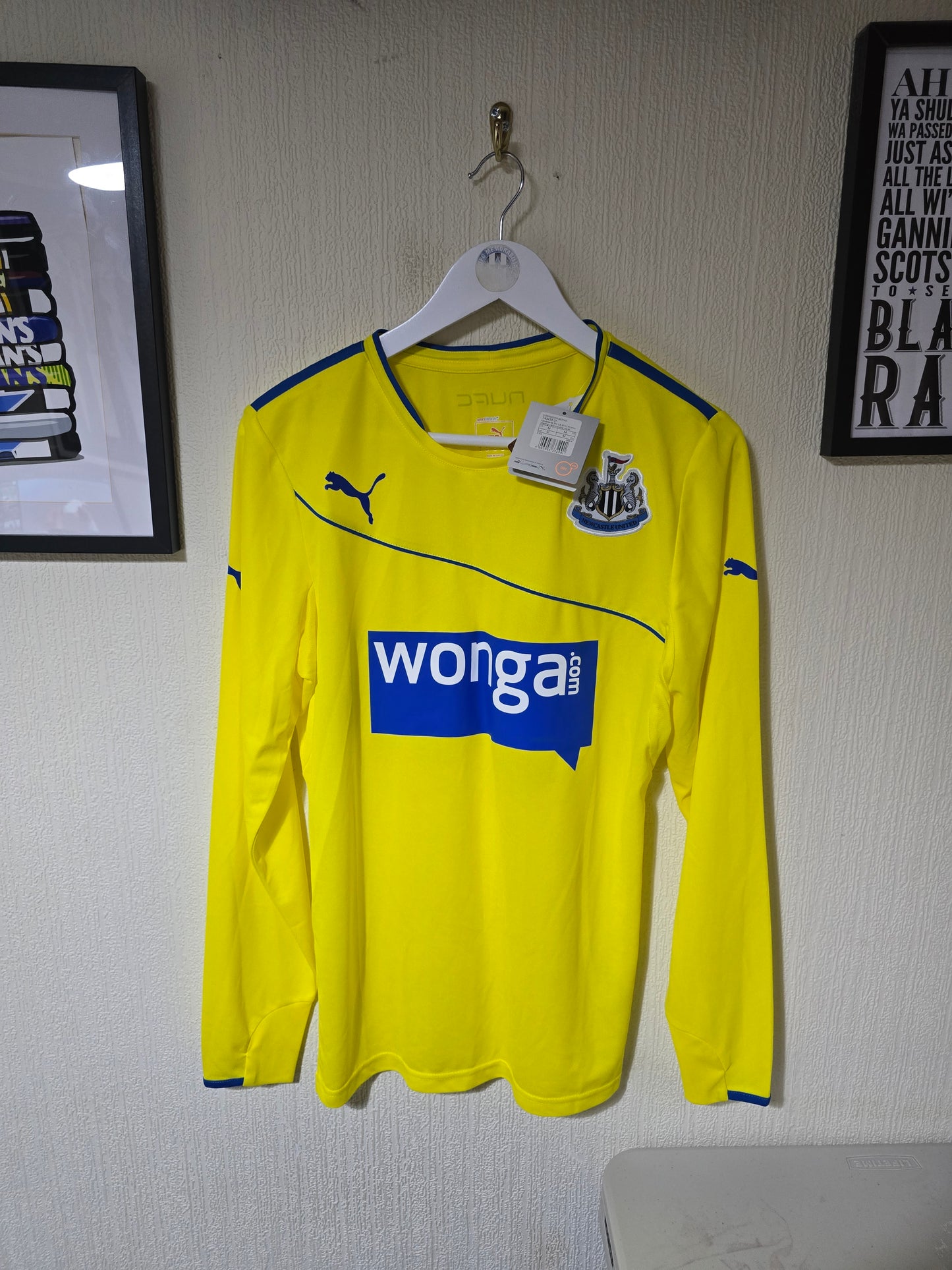 Newcastle United 2013/14 Long sleeved player shirt, BNWT - Medium