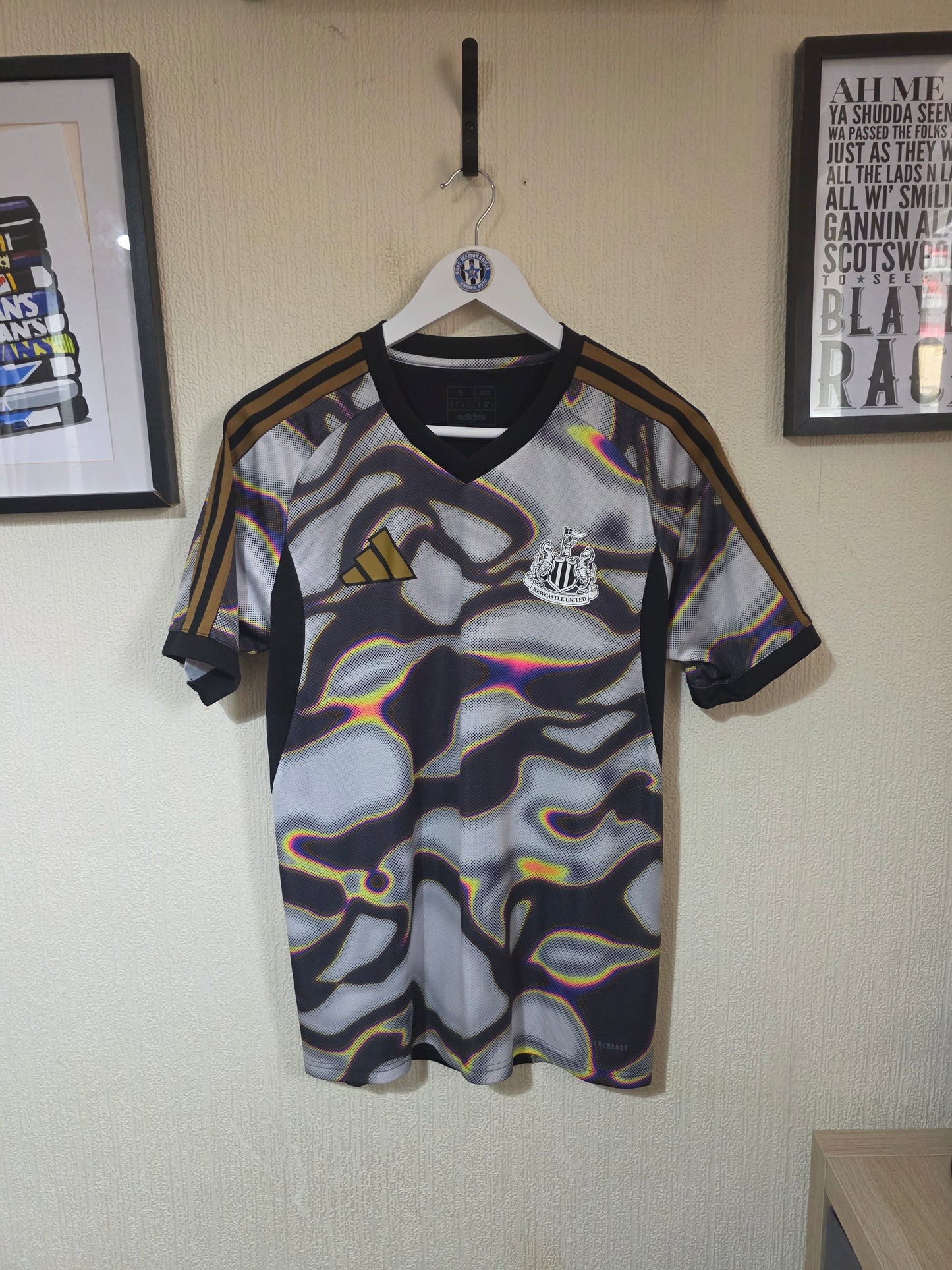 Newcastle United 2024/25 Adidas love unites shirt - Small