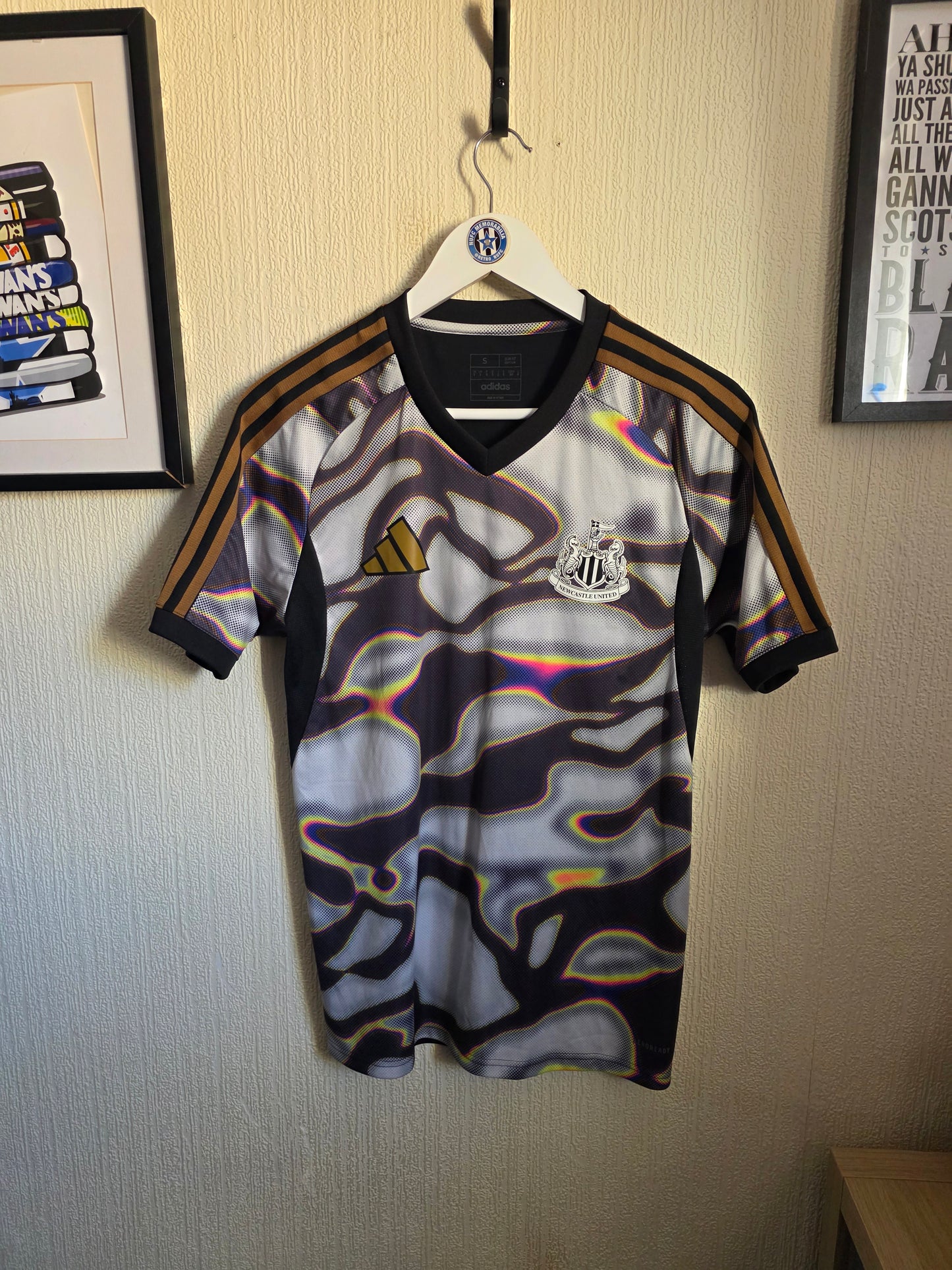 Newcastle United 2024/25 Adidas Pride Shirt - Small