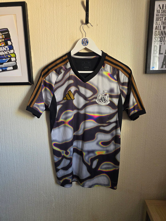 Newcastle United 2024/25 Adidas Pride Shirt - Small