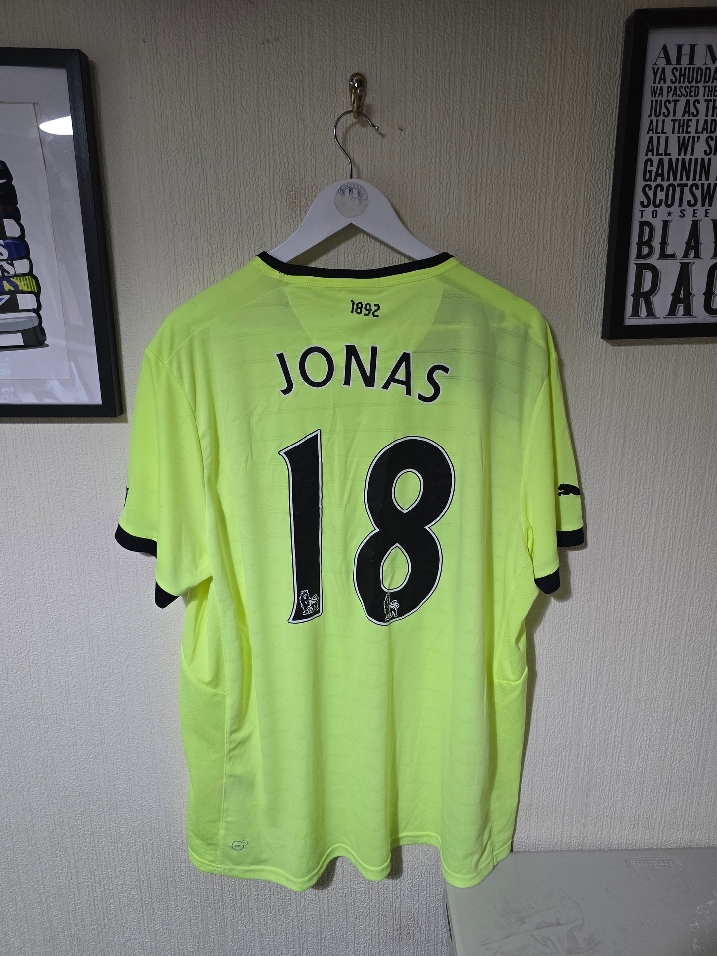 Newcastle United 2012/13 third shirt, BNWT #18 JONAS - XXL