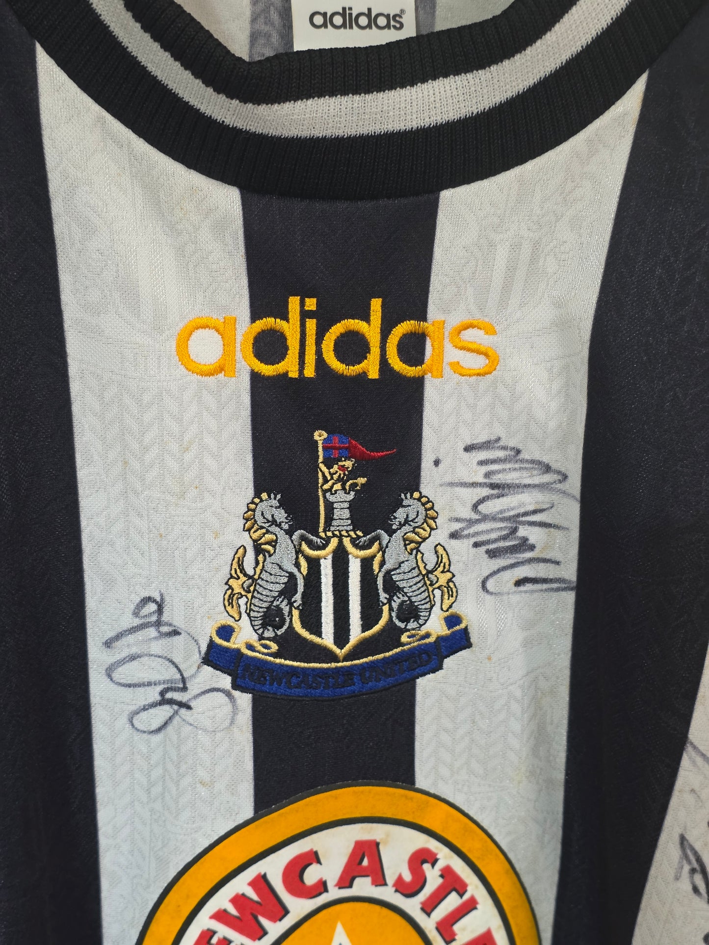Newcastle United 1997/99 Squad signed Adidas home shirt